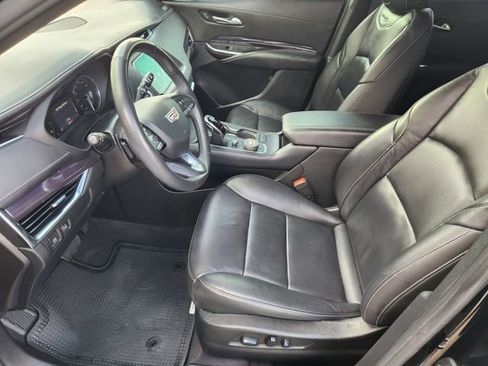 Used 2022 Cadillac XT4 Luxury w/ Cold Weather Package FWD image 13