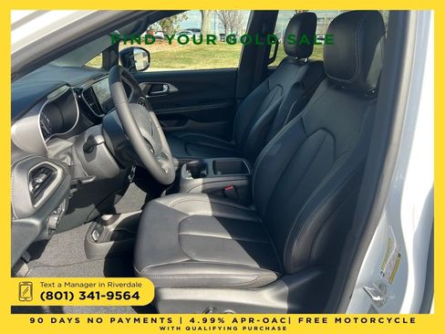 New 2026 Chrysler Pacifica Select image 9