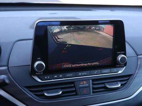 Used 2025 Nissan Altima 2.5 SV image 17