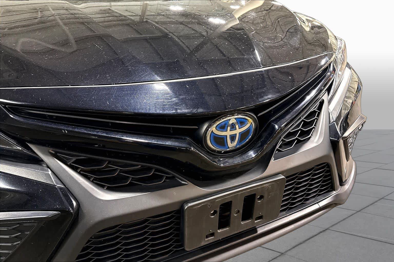Used 2024 Toyota Camry SE w/ Convenience Package FWD image 30