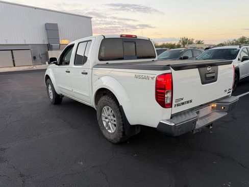 Used 2017 Nissan Frontier SV w/ SV Value Truck Package AWD/4WD image 5