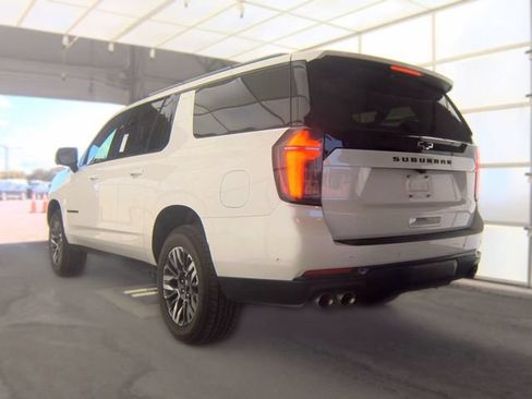 Used 2025 Chevrolet Suburban Z71 AWD/4WD image 3