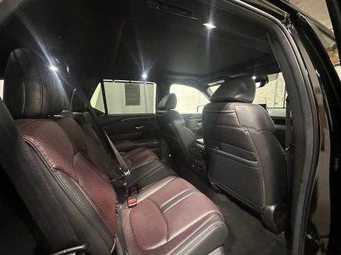 Used 2025 Honda Pilot Black Edition image 16