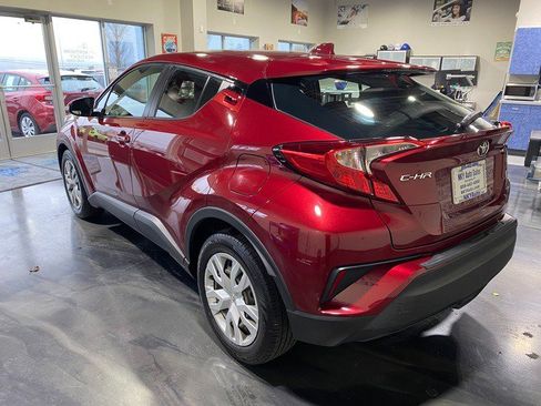 Used 2019 Toyota C-HR LE image 4