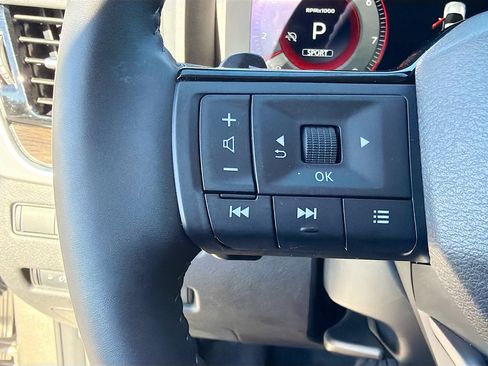 Used 2025 Nissan Rogue Platinum image 37