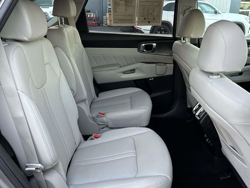 Used 2024 Kia Sorento SX Prestige image 14