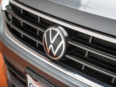 Used 2023 Volkswagen Tiguan SE R-Line FWD image 9