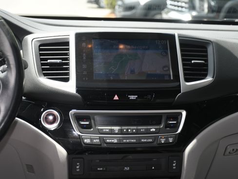 Used 2017 Honda Pilot Touring image 18