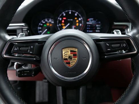 Certified 2022 Porsche Macan image 14