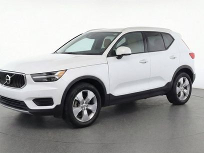 Used 2020 Volvo XC40 T4 Momentum