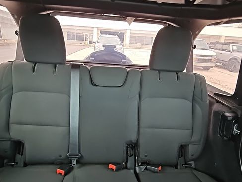 Used 2018 Jeep Wrangler Unlimited Sport S image 8