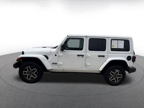 Used 2025 Jeep Wrangler Unlimited Sahara AWD/4WD image 9