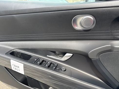 New 2026 Hyundai Elantra SE FWD image 25