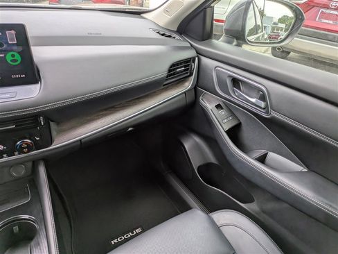 Used 2024 Nissan Rogue Platinum w/ Platinum Premium Package image 18