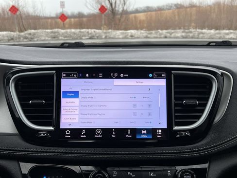 Used 2023 Chrysler Pacifica Limited w/ S Appearance Package image 26