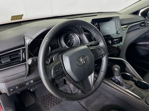 Used 2023 Toyota Camry SE image 9