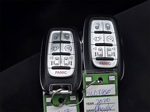 Used 2020 Chrysler Pacifica Touring w/ S Appearance Package image 36