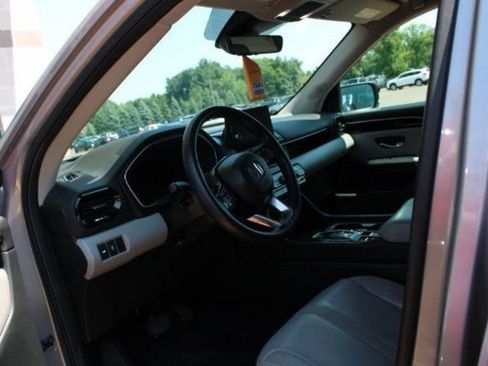 Used 2024 Honda Pilot EX-L image 2