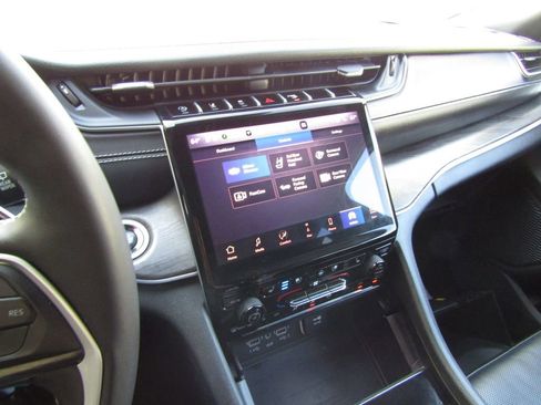 Used 2024 Jeep Grand Cherokee L Limited w/ Luxury Tech Group II image 33