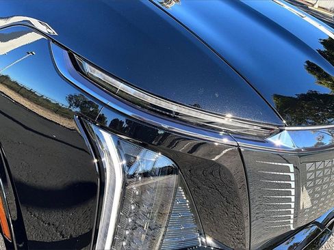 Used 2026 Cadillac Vistiq Sport image 28