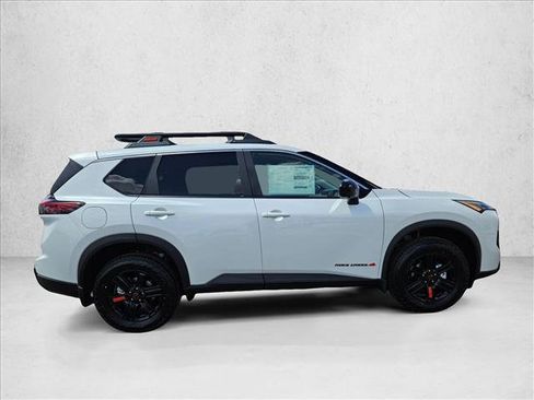 Used 2025 Nissan Rogue SV image 8