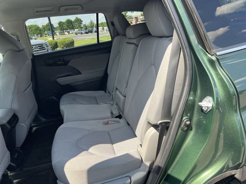 Used 2023 Toyota Highlander LE AWD/4WD image 23