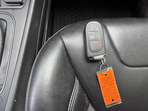 Used 2020 Jeep Cherokee Latitude Plus w/ Cold Weather Group FWD image 18