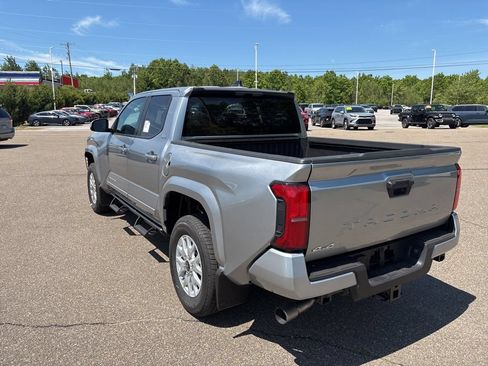 Certified 2026 Toyota Tacoma SR5 AWD/4WD image 4