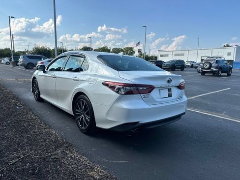 Certified 2022 Toyota Camry XLE w/ Navigation Upgrade Package FWD image 5