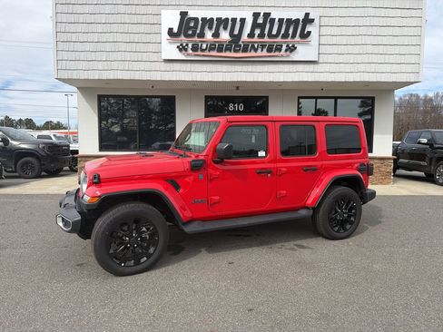 Used 2025 Jeep Wrangler Unlimited Sahara image 1