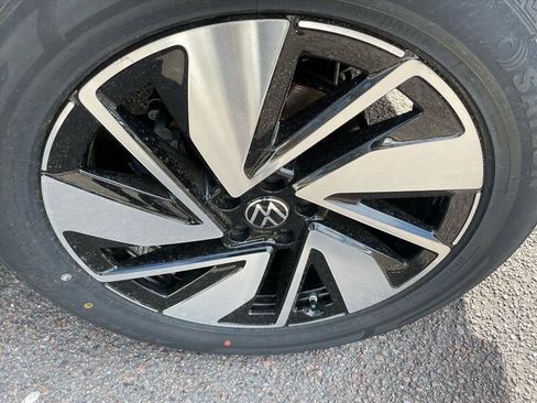 Certified 2025 Volkswagen Atlas SE image 24