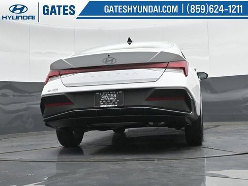 New 2026 Hyundai Elantra SE FWD image 33