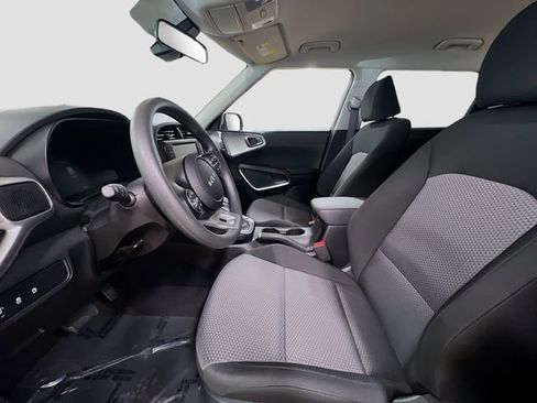 Certified 2025 Kia Soul LX image 20