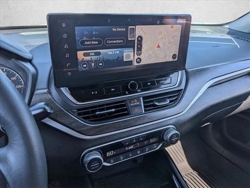Used 2024 Nissan Altima 2.5 SL FWD image 21