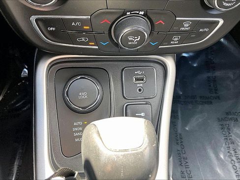 Used 2019 Jeep Compass Latitude w/ Popular Equipment Group AWD/4WD image 10