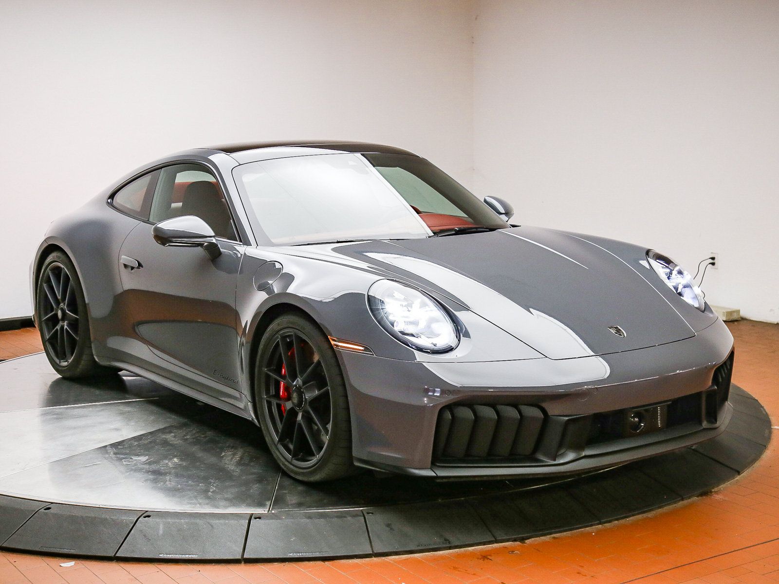 Certified 2025 Porsche 911 Carrera GTS RWD image 4