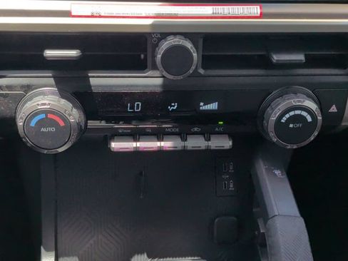 Used 2025 Toyota Tacoma TRD Sport AWD/4WD image 25