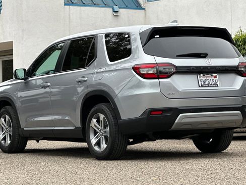 Used 2024 Honda Pilot EX-L image 6