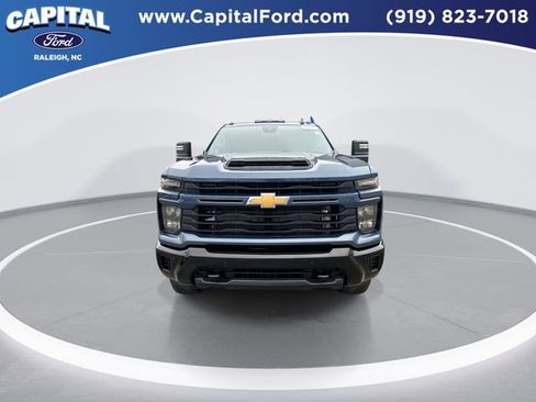 Used 2025 Chevrolet Silverado 2500 Custom w/ Custom Value Package image 3