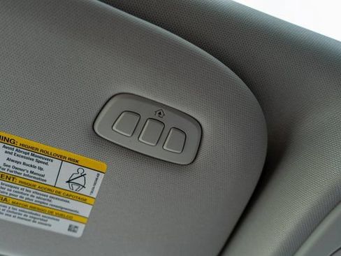 Used 2025 Ford Expedition Active AWD/4WD image 32