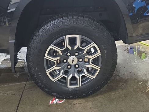 Used 2023 Chevrolet Colorado Z71 w/ Z71 Convenience Package 2 image 37