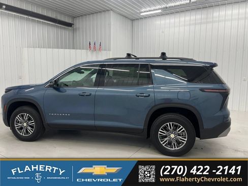 Used 2025 Chevrolet Traverse LT w/ LPO, Floor Liner Package FWD image 5