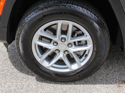 Used 2024 Jeep Grand Cherokee L Laredo w/ Trailer Tow Package RWD image 9
