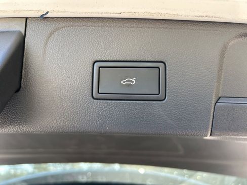 Certified 2025 Volkswagen Atlas SEL Premium R-Line image 57