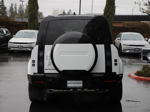 New 2026 Land Rover Defender 110 X-Dynamic SE image 7