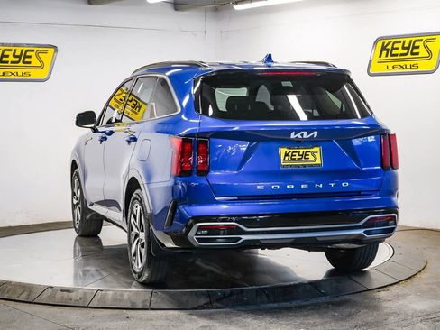Used 2022 Kia Sorento S image 2