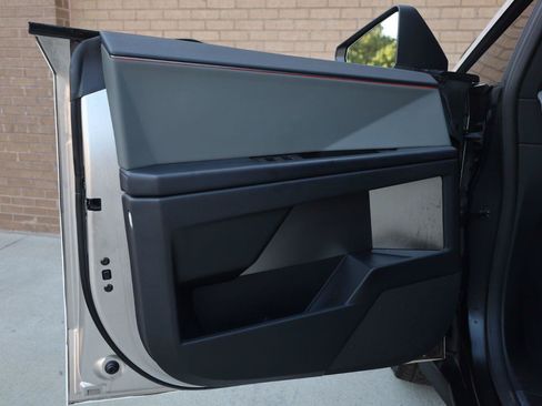 Used 2025 Tesla Cybertruck AWD Crew Cab image 14