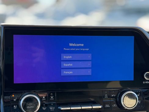 Used 2023 Toyota Highlander Limited image 13