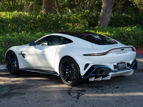 Used 2025 Aston Martin V8 Vantage Coupe image 4