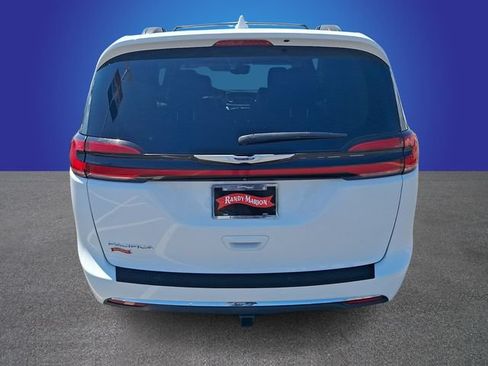 Used 2022 Chrysler Pacifica Touring-L FWD image 5